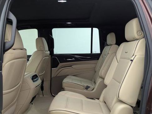 Used 2023 Cadillac Escalade ESV Premium Luxury w/ Performance Package AWD/4WD image 17