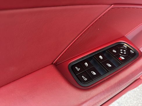 Used 2018 Porsche Panamera RWD image 15