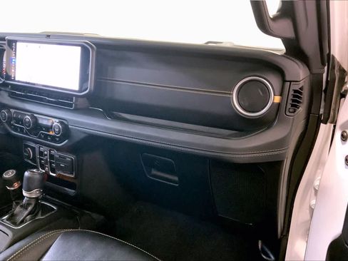 Used 2025 Jeep Wrangler Unlimited Sahara w/ Safety Group AWD/4WD image 18