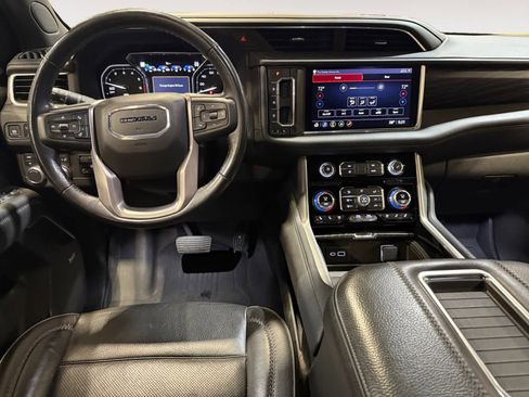 Used 2021 GMC Yukon Denali w/ Denali Premium Package image 11
