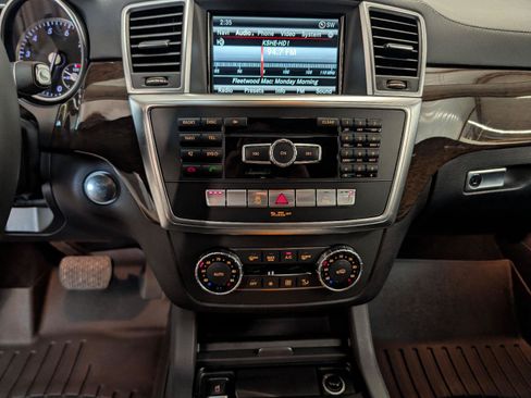 Used 2014 Mercedes-Benz GL 450 4MATIC image 26