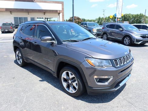 Used 2018 Jeep Compass Limited w/ Navigation Group FWD image 2