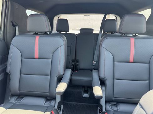 Used 2026 Chevrolet Traverse RS AWD/4WD image 19