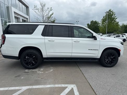 Used 2022 Chevrolet Suburban Z71 AWD/4WD image 9