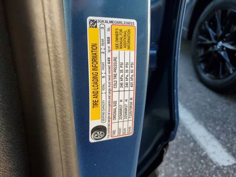 Used 2024 GMC Terrain SLE w/ Driver Convenience Package FWD image 31