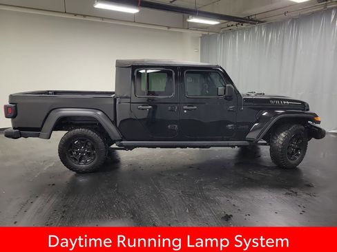 Used 2023 Jeep Gladiator Sport image 9