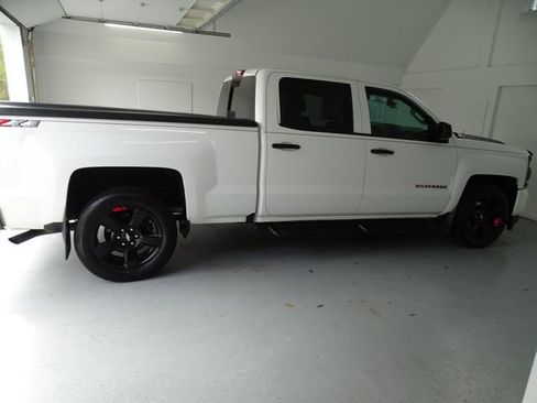 Used 2018 Chevrolet Silverado 1500 LTZ Z71 w/ Redline Edition AWD/4WD image 23