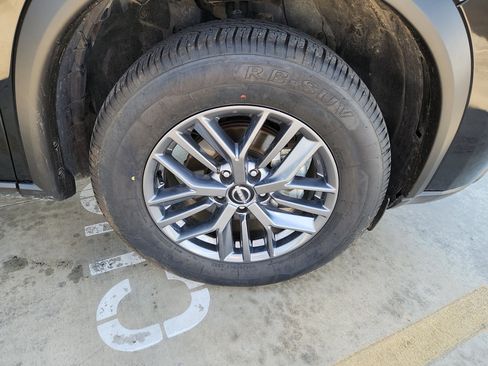 Used 2024 Nissan Rogue S image 9