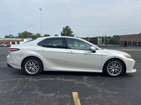Used 2018 Toyota Camry XLE w/ Audio Package FWD image 16