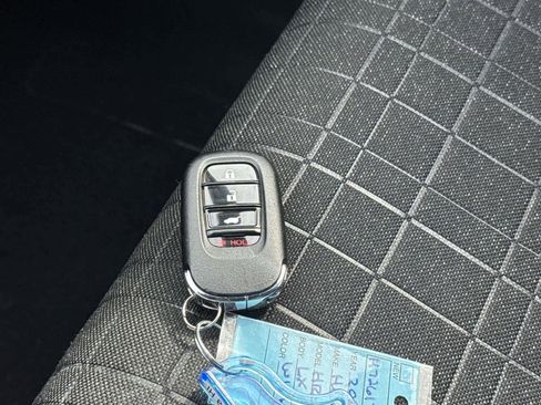 Used 2025 Honda HR-V LX image 32