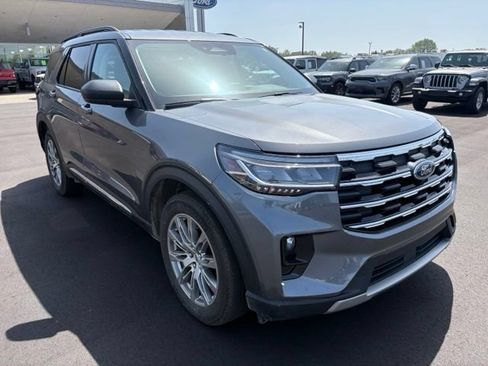 Used 2025 Ford Explorer Active w/ Active Comfort Package AWD/4WD image 9