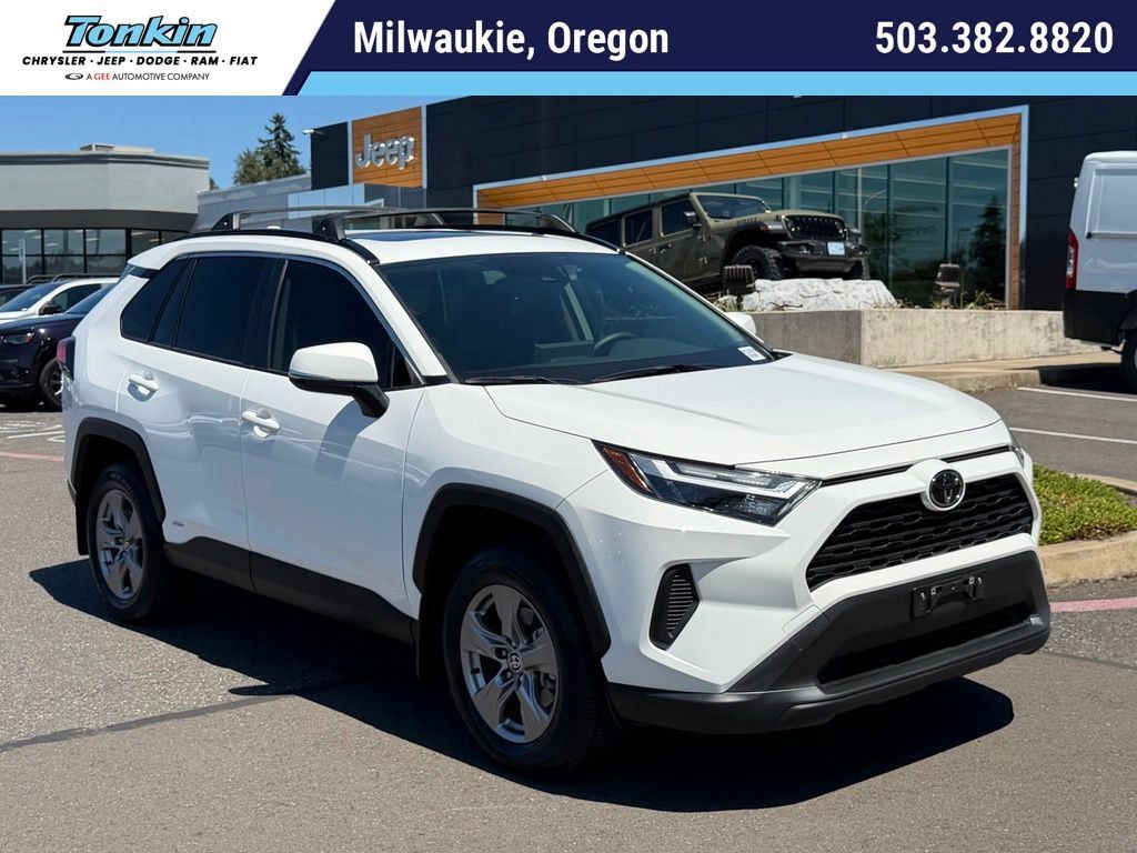 Used 2025 Toyota RAV4 XLE w/ Convenience Package AWD/4WD image 1