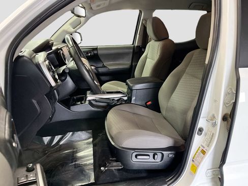 Used 2022 Toyota Tacoma SR5 w/ Black Out Package (TMS) AWD/4WD image 19