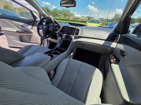 Used 2011 Toyota Venza w/ Convenience Pkg FWD image 19