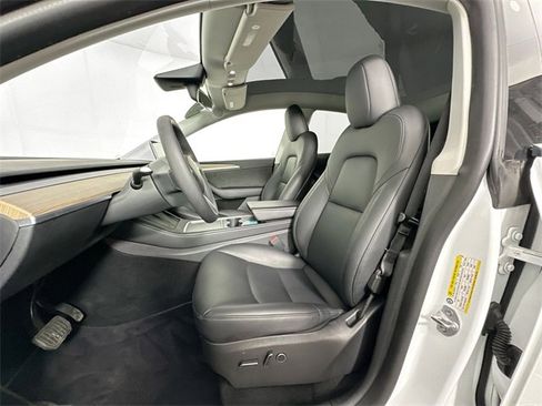 Used 2022 Tesla Model Y Long Range image 4