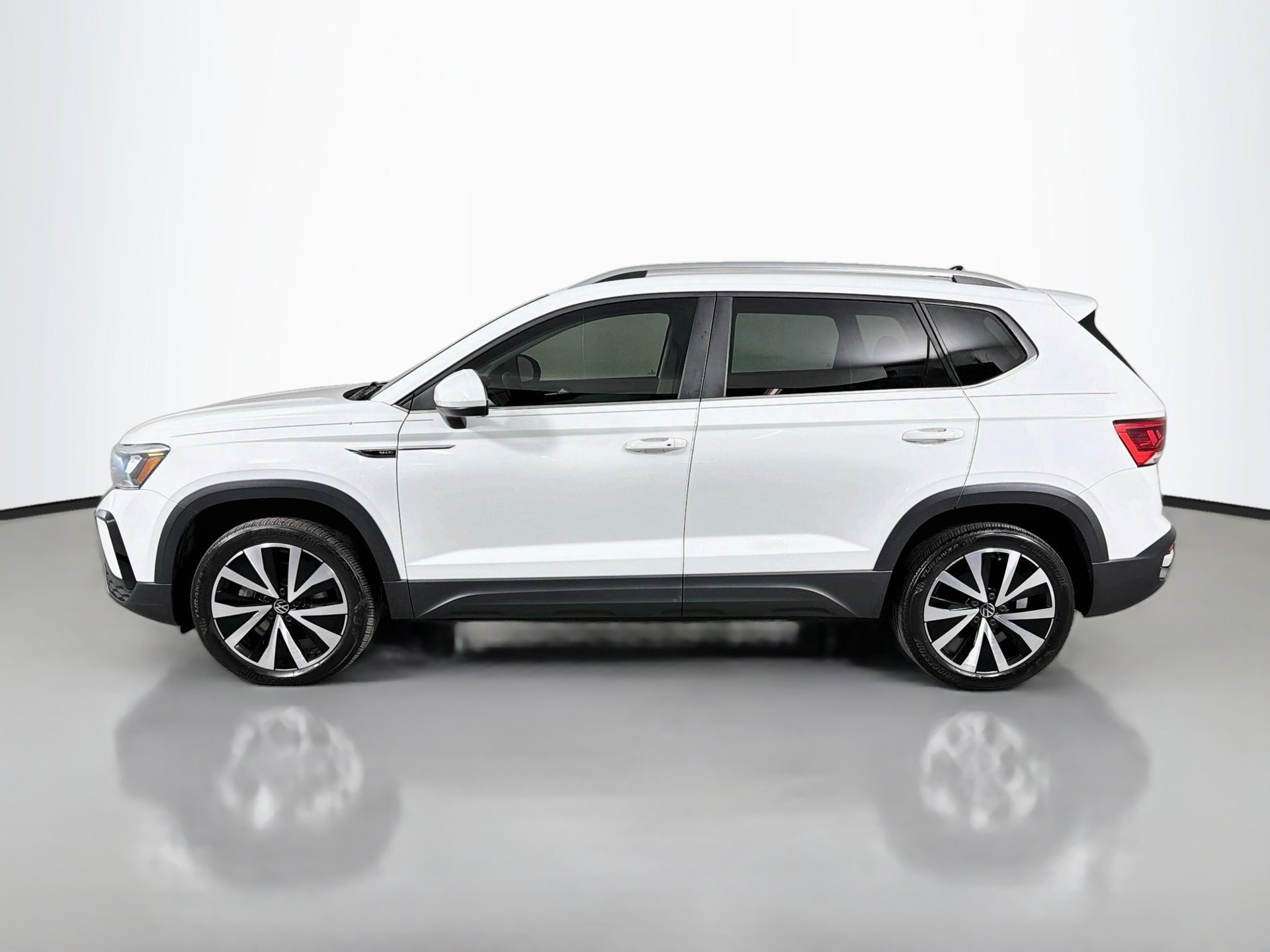 Certified 2023 Volkswagen Taos SE w/ Panoramic Sunroof Package FWD image 8