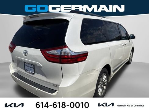 Used 2015 Toyota Sienna XLE w/ XLE Navigation Package FWD image 4