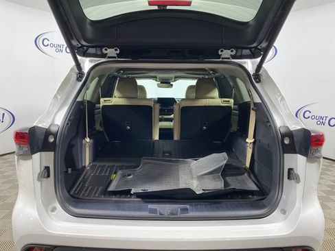 Certified 2024 Toyota Highlander XLE AWD/4WD image 6