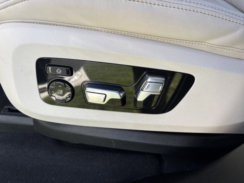 Used 2024 BMW X7 xDrive40i w/ Executive Package image 14