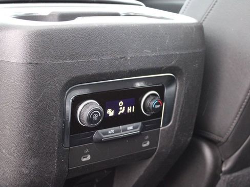 Used 2021 Chevrolet Suburban LT image 27