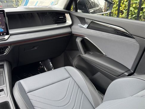 New 2026 Volkswagen Tiguan SE image 22