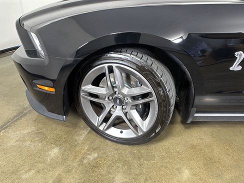 Used 2010 Ford Mustang Shelby GT500 RWD image 4