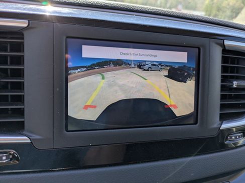Used 2022 Chrysler Voyager LX image 21