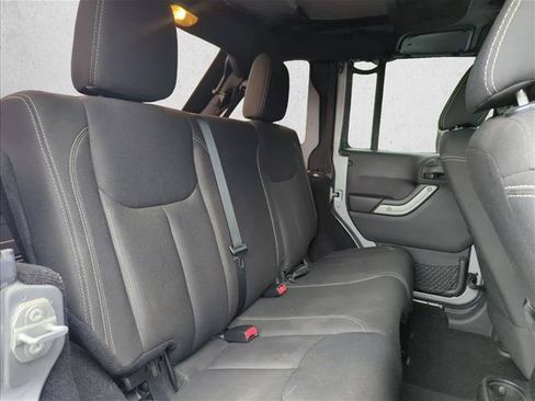 Used 2015 Jeep Wrangler Unlimited Sahara w/ Connectivity Group AWD/4WD image 22