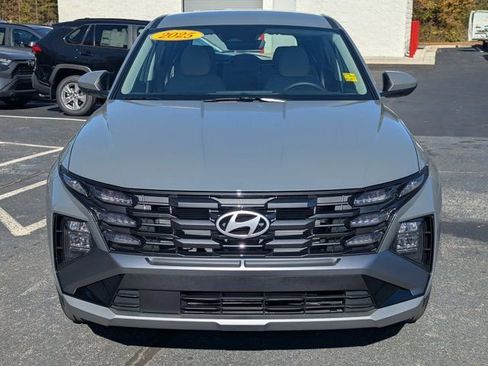Used 2025 Hyundai Tucson SE image 2