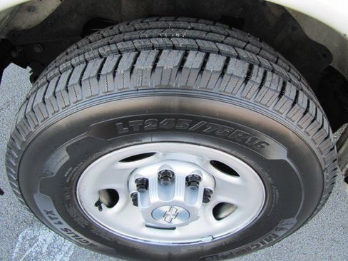 Used 2017 Chevrolet Express 2500 image 5