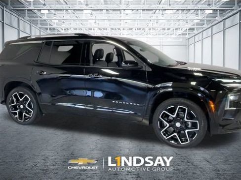 Used 2025 Chevrolet Traverse High Country image 3