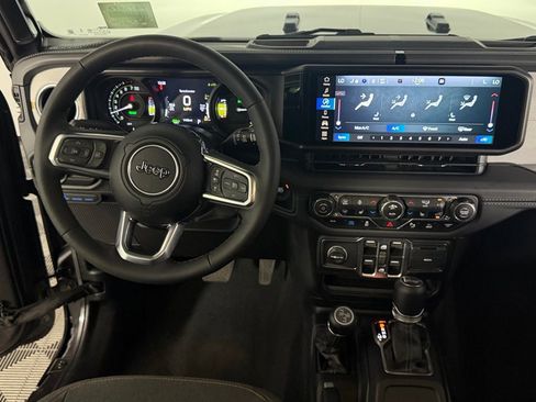 Used 2025 Jeep Wrangler Unlimited Sahara w/ Safety Group AWD/4WD image 28