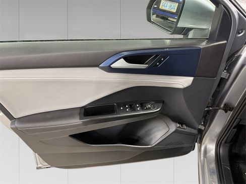 Used 2024 Volkswagen Taos SE image 11