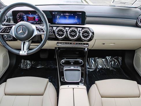 Certified 2025 Mercedes-Benz CLA 250 4MATIC image 11