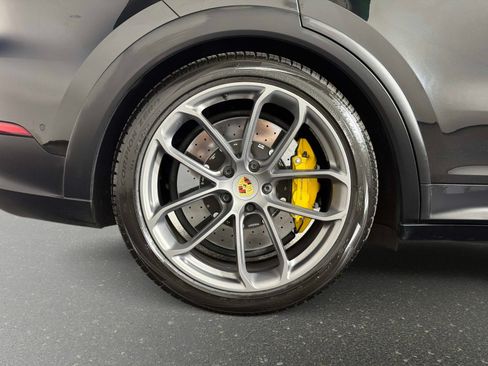 Used 2024 Porsche Cayenne Turbo GT AWD/4WD image 16