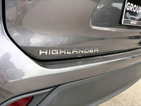 Used 2024 Toyota Highlander LE FWD image 30