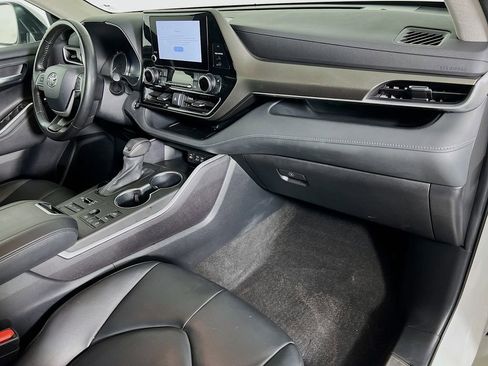 Used 2023 Toyota Highlander XLE image 30
