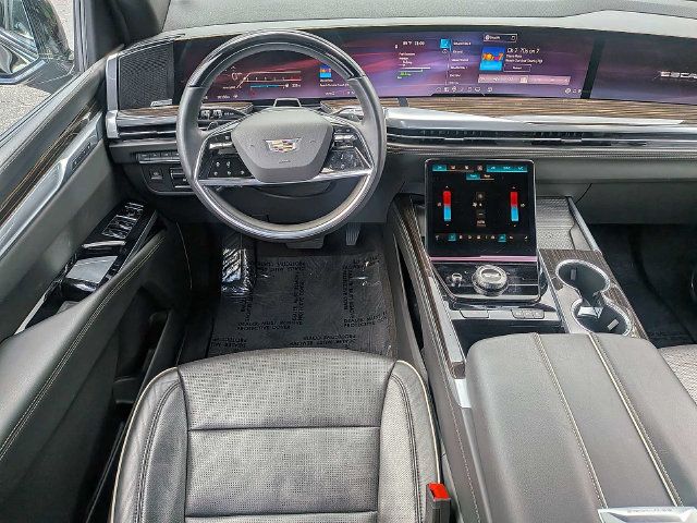 Certified 2025 Cadillac Escalade Premium Luxury AWD/4WD image 16