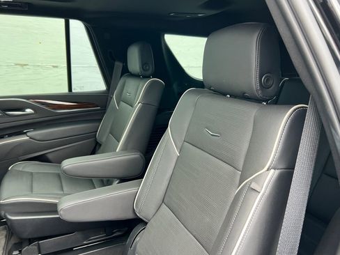 Certified 2023 Cadillac Escalade Premium Luxury image 17