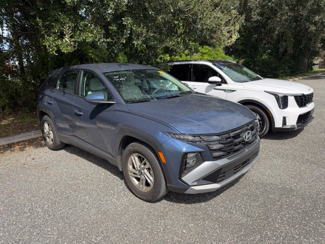 Used 2025 Hyundai Tucson SE FWD image 2