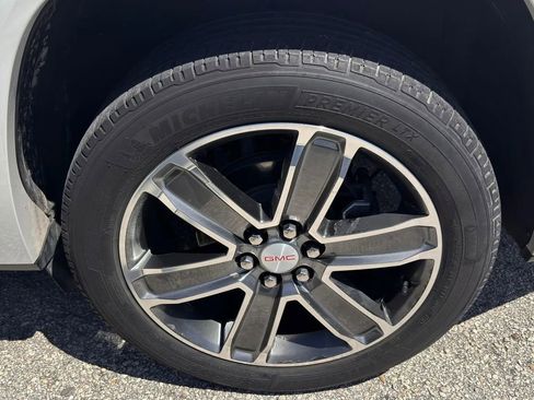 Used 2017 GMC Acadia Denali w/ Technology Package FWD image 21