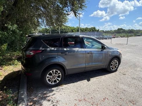 Used 2017 Ford Escape SE FWD image 8