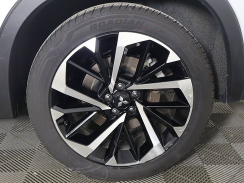 Used 2024 Mitsubishi Outlander SE image 21