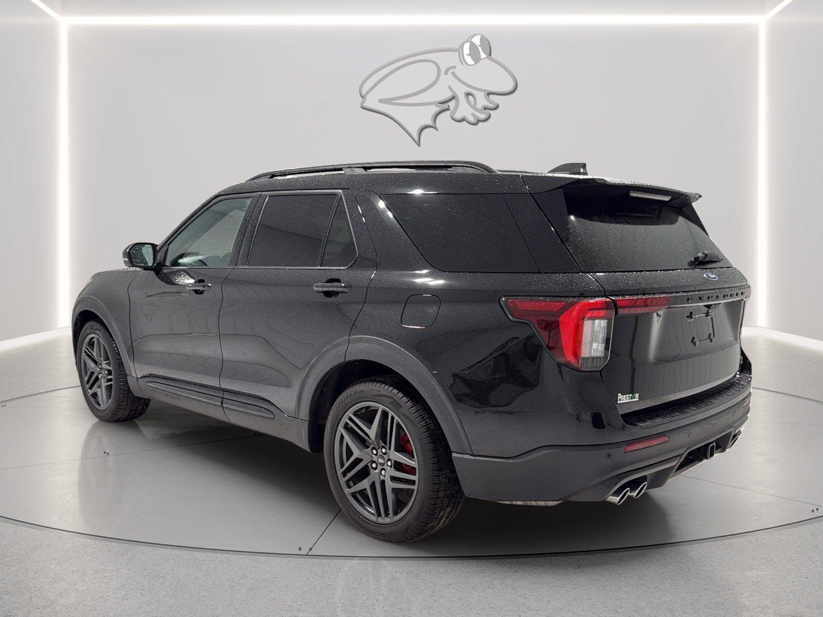 Used 2025 Ford Explorer ST AWD/4WD image 3