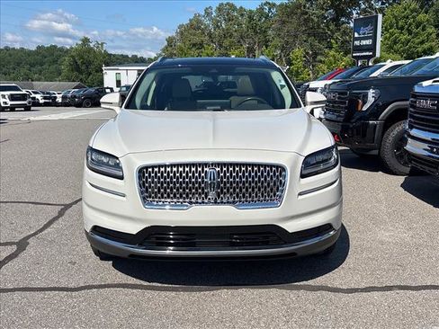 Used 2022 Lincoln Nautilus Reserve AWD/4WD image 2