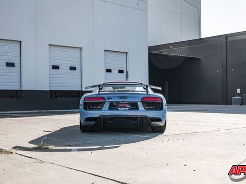 Used 2018 Audi R8 V10 w/ Premium Package image 13