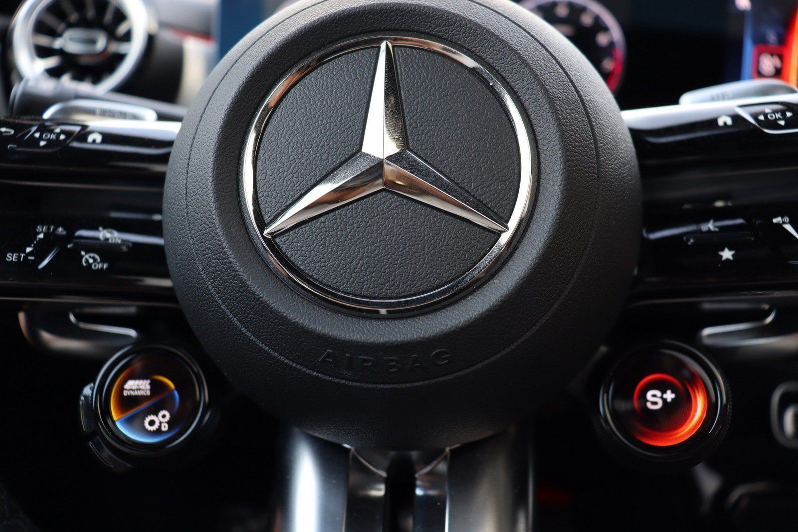 Used 2025 Mercedes-Benz CLA 35 AMG 4MATIC image 25