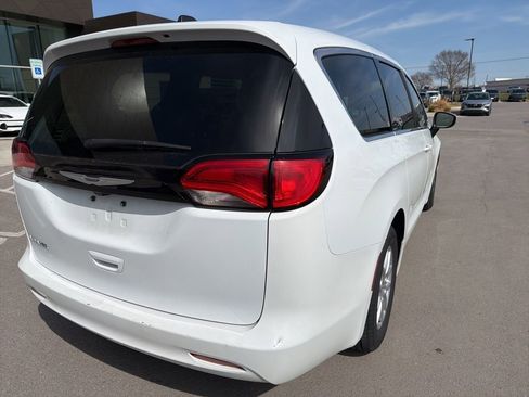 Used 2023 Chrysler Voyager LX image 9