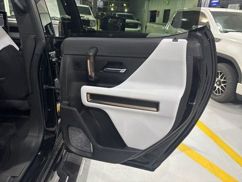 Certified 2025 GMC Hummer EV 2X AWD/4WD image 30