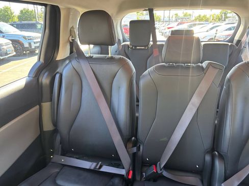 Used 2026 Kia Carnival FWD image 37